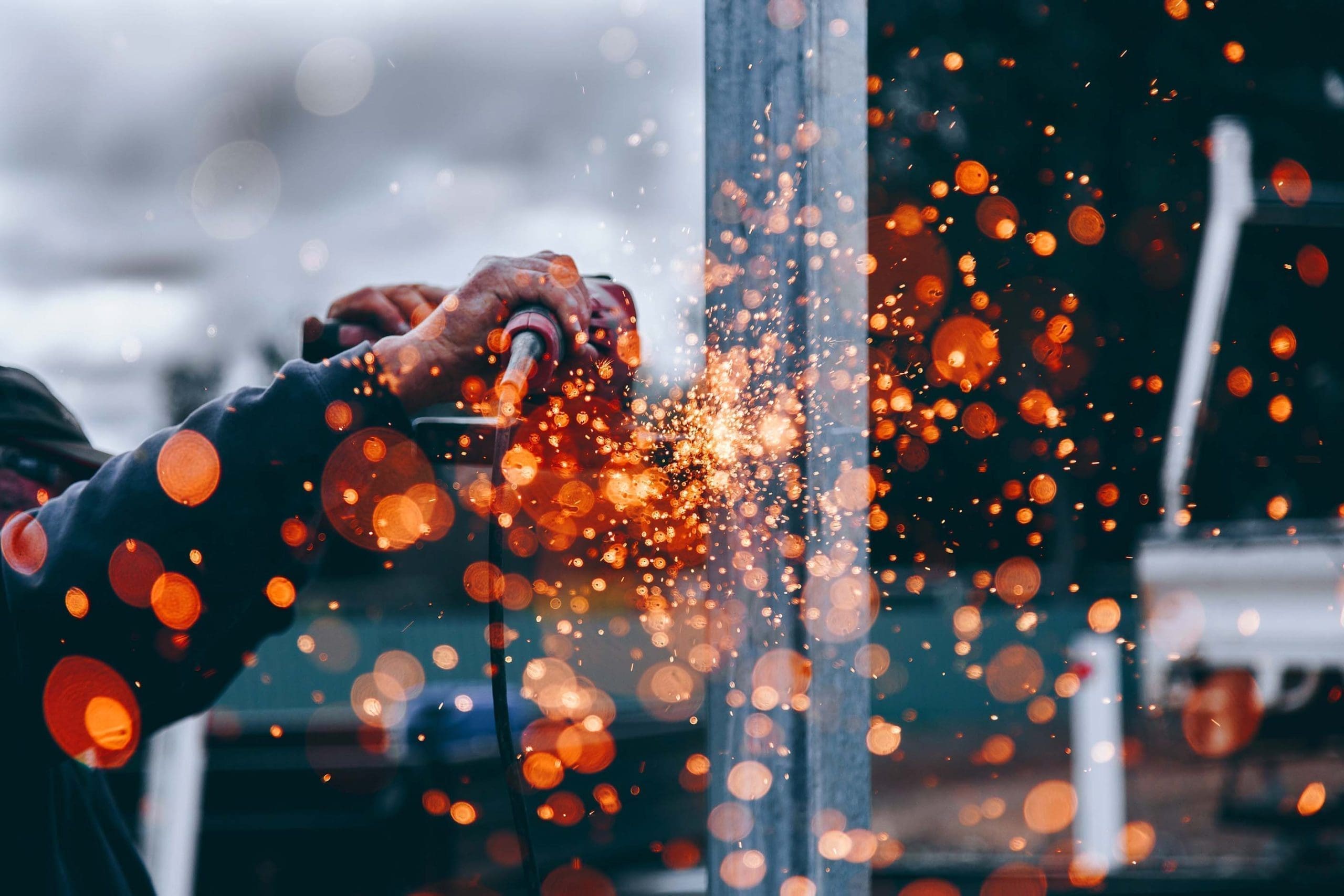 من المتوقع أن يؤدي نقص السلع الأساسية إلى “إحداث فوضى” في سلاسل التوريد لسنوات قادمة