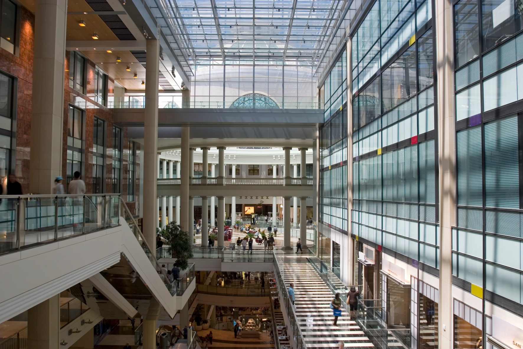 Shopping center depicting how Achilles supports retail industry to manage supply chain risk