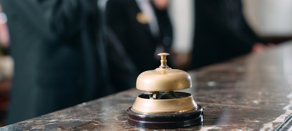 timbre en la recepción de un hotel