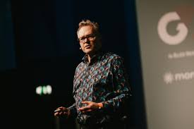 Dean van Leeuwen, futurist consultant, speaking at an event.