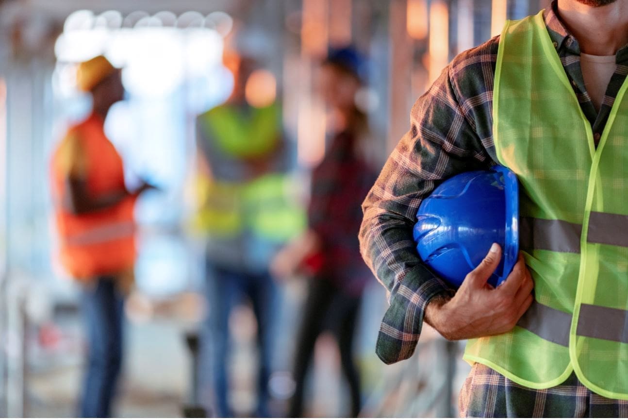 ¿Por qué externalizar tu servicio de control de contratistas?